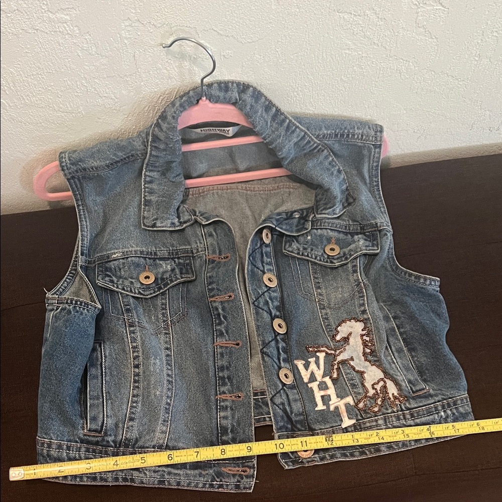 Women Denim Vest with Embroidered Patch Sew On WHT Art Horse Logo ( L) Cropped - Picture 4 of 14
